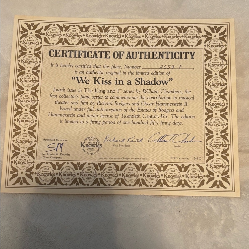 The Edwin M Knowles China Co “We Kiss In A Shadow”- Still In Box- RARE 1985 - Picture 3 of 9